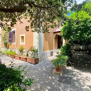 https://los-mochileros-hostel.hotels-amalfi.com